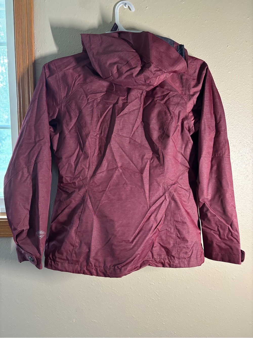 Columbia Rain Jacket in Maroon | Women’s XS, excellent condition - Picture 3 of 9